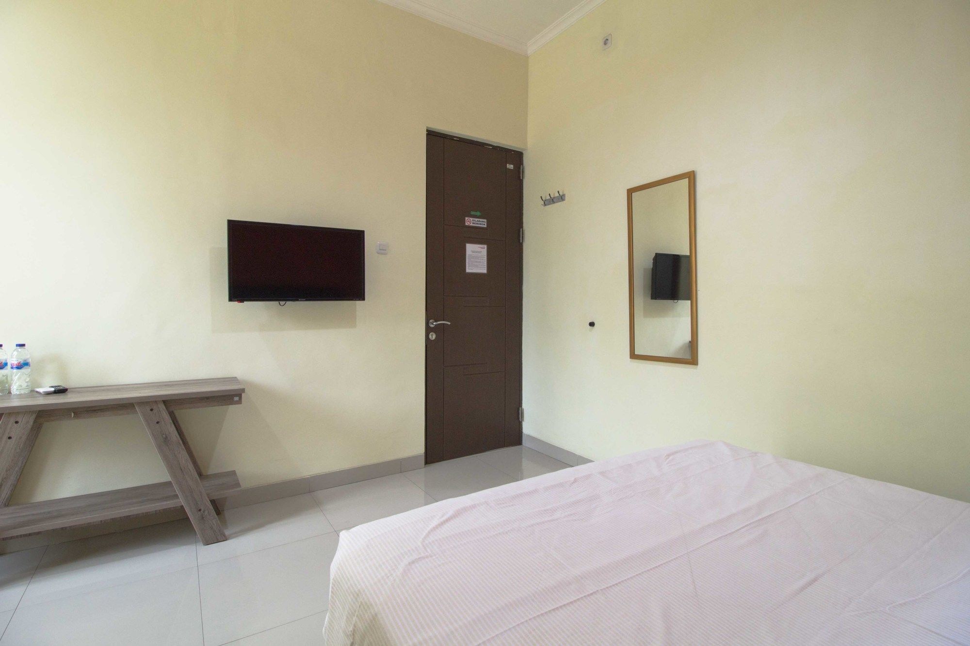 Toedjoeh Enam Homestay Surabaya Exterior photo